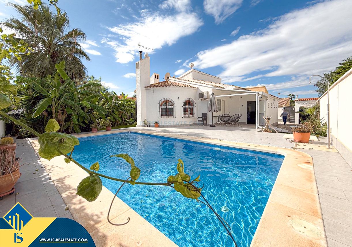 Exterior view of House or chalet for sale in Orihuela  with Air Conditioner, Heating and Private garden