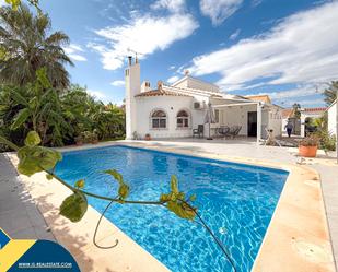 Vista exterior de Casa o xalet en venda en Orihuela amb Aire condicionat, Calefacció i Jardí privat