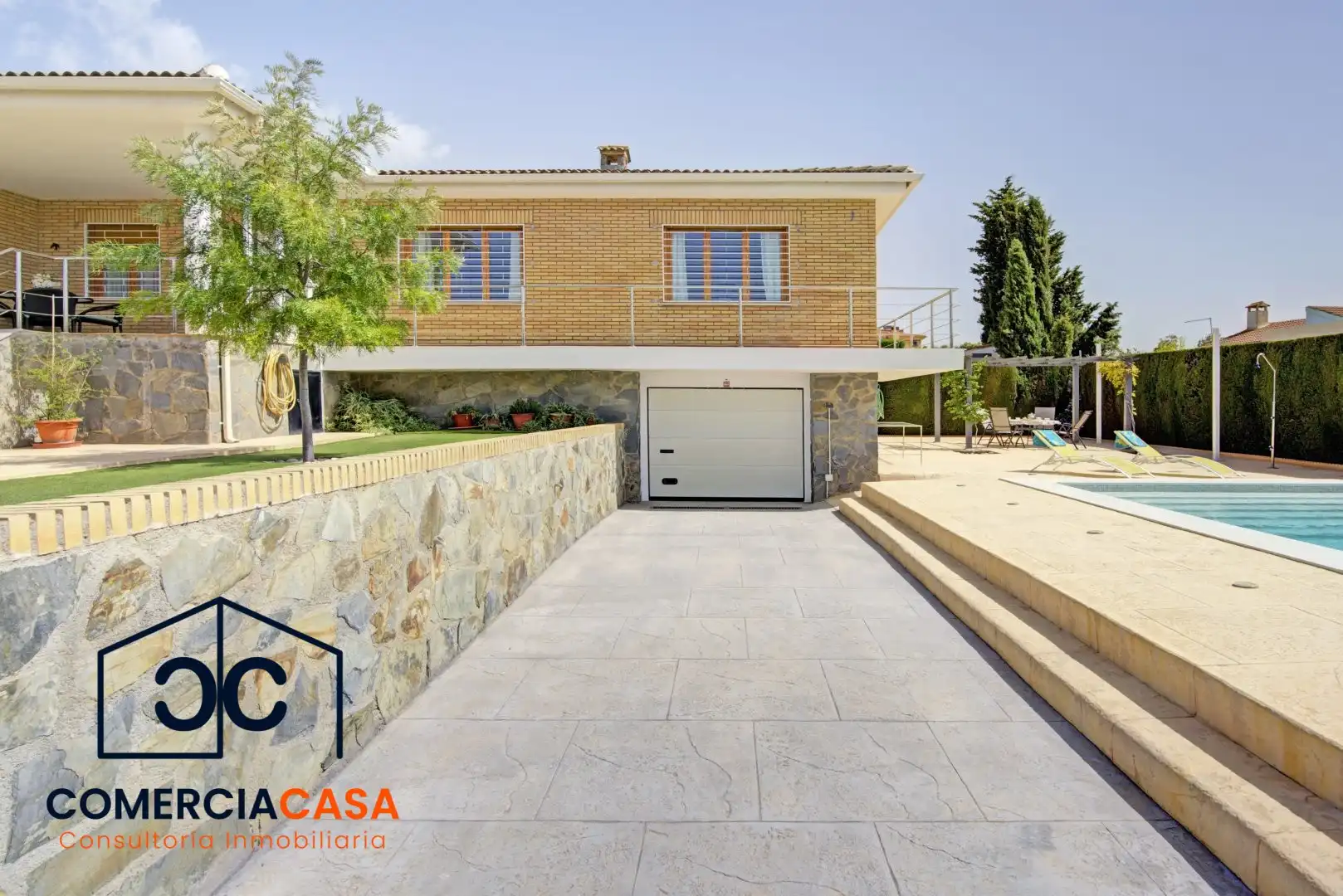 Vista exterior de Casa o xalet en venda en Villa de Otura amb Aire condicionat, Calefacció i Jardí privat