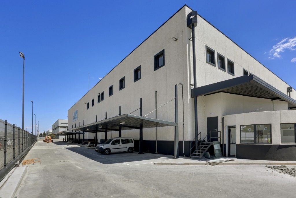 Vista exterior de Nave industrial de alquiler en Getafe