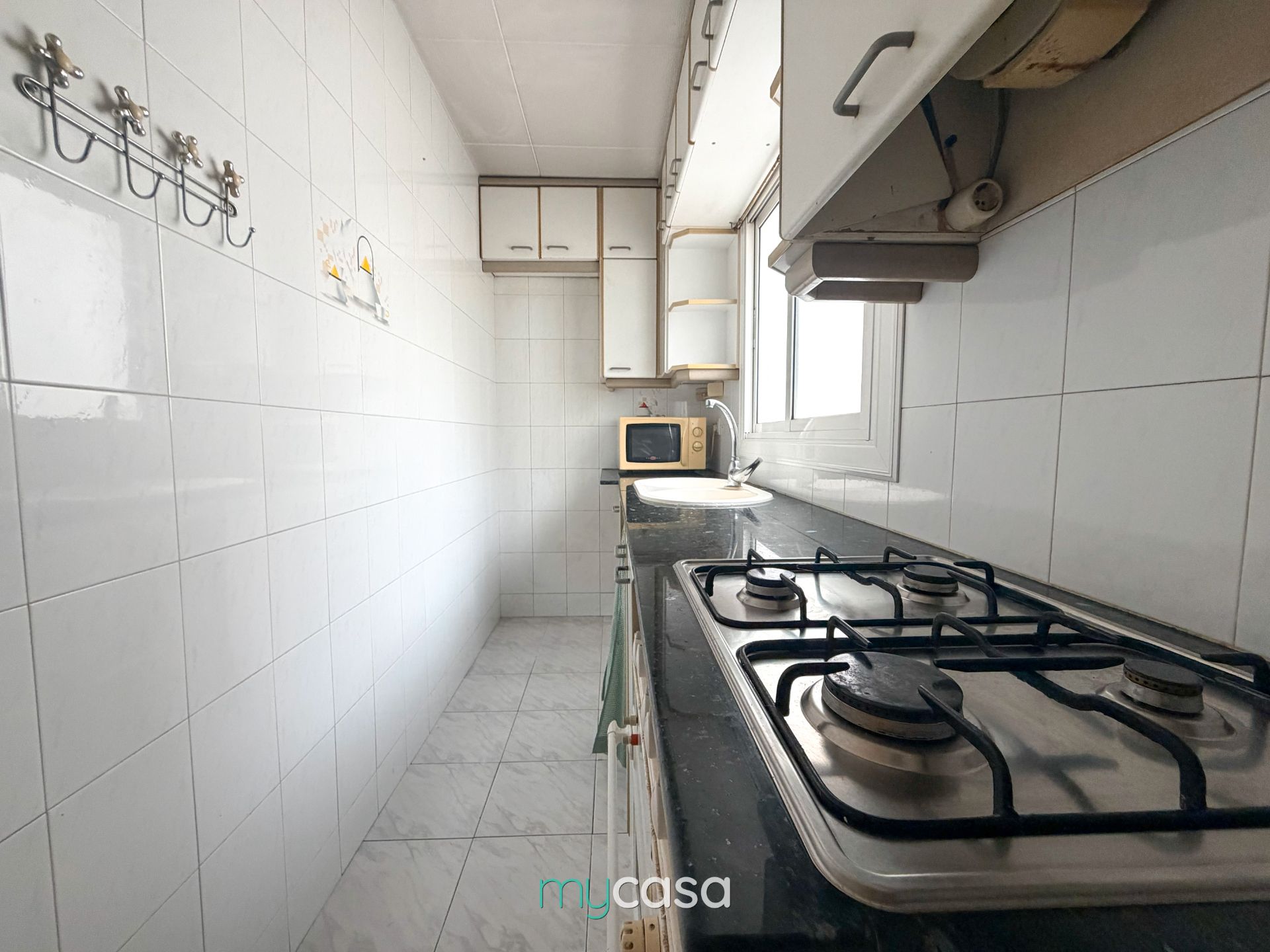 Cuina de Pis en venda en Badalona amb Calefacció, Terrassa i Forn