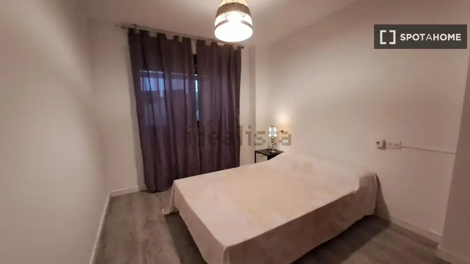 Bedroom of Flat for share in  Palma de Mallorca  with Air Conditioner, Heating and Furnished