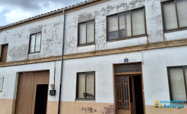 Vista exterior de Casa o xalet en venda en Valderrey amb Calefacció i Moblat