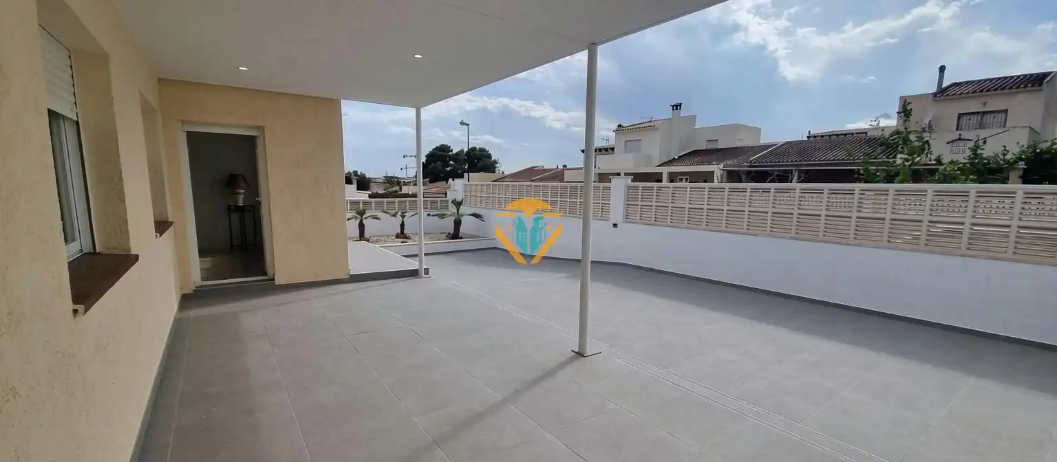 Casa aparellada amb piscina en venda a El Tossal - Bello Horizonte, imagen 15