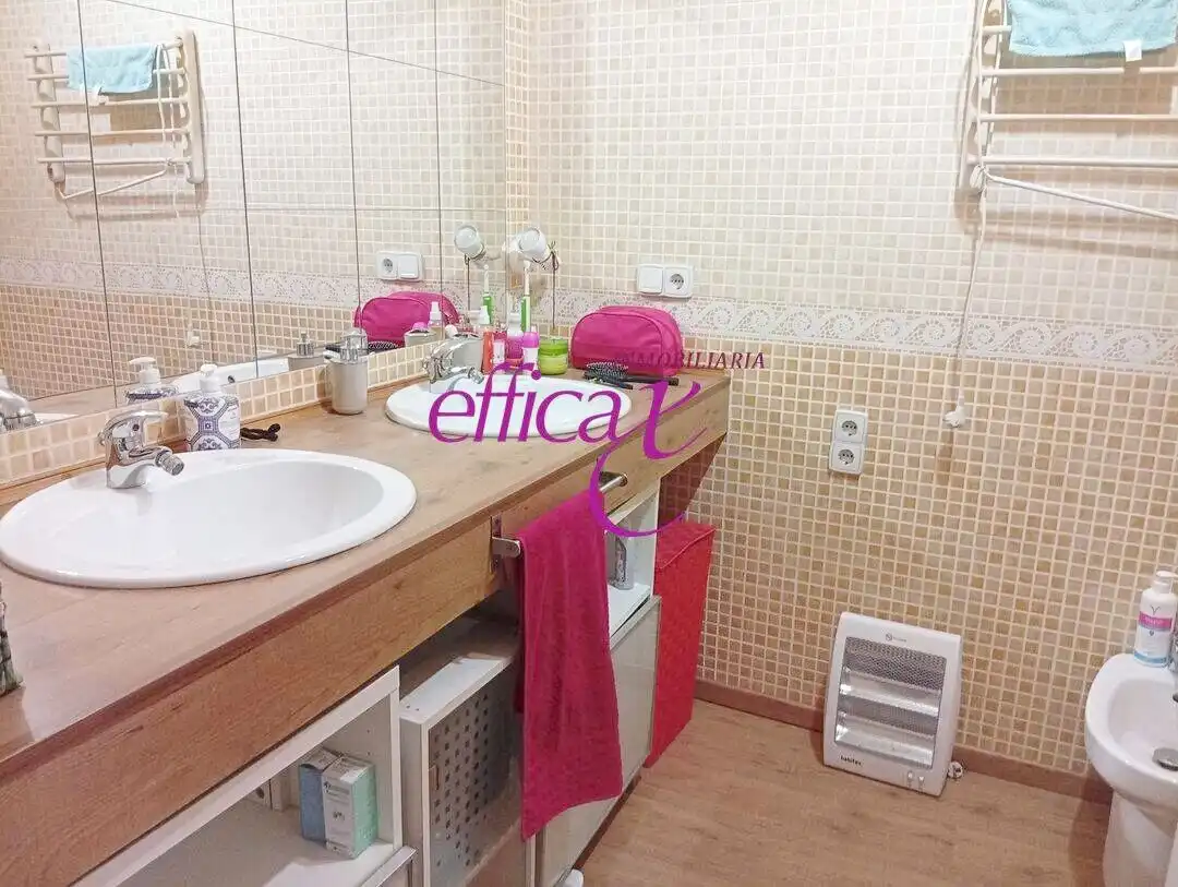 Bany de Casa o xalet en venda en Santo Domingo-Caudilla