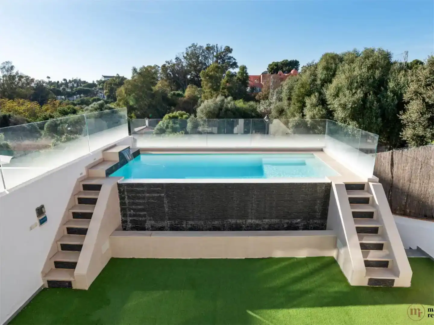 Piscina de Casa adosada en venda en Marbella amb Aire condicionat, Piscina i Balcó