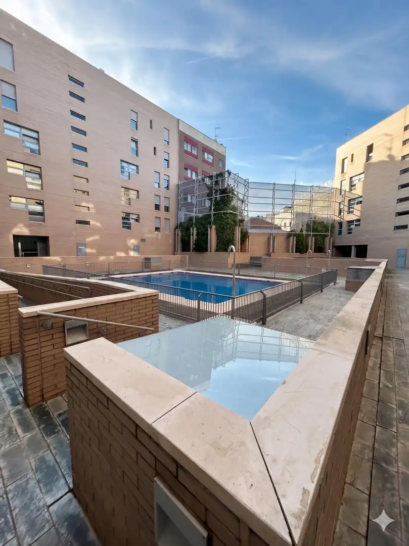 Piscina de Piso para compartir en Madrid con Aire acondicionado, Calefacción y Jardín privado