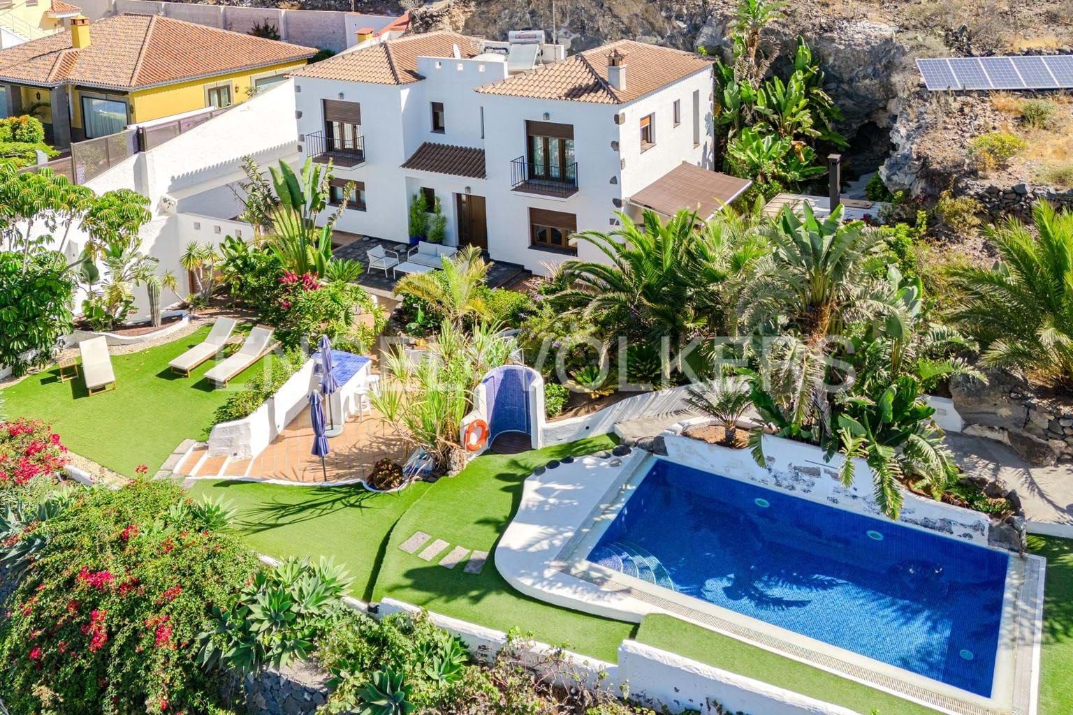 Exterior view of House or chalet for sale in Guía de Isora  with Terrace, Swimming Pool and Furnished