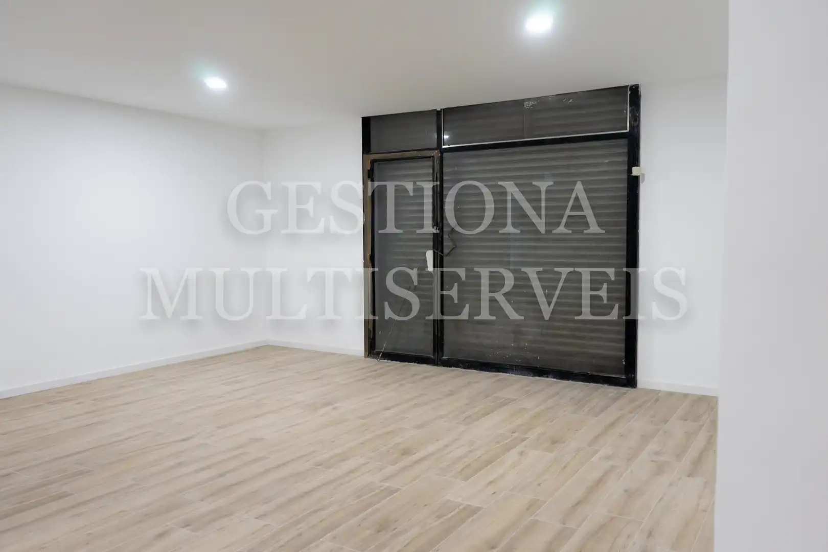 Local en venta en Sant Boi de Llobregat con Alarma