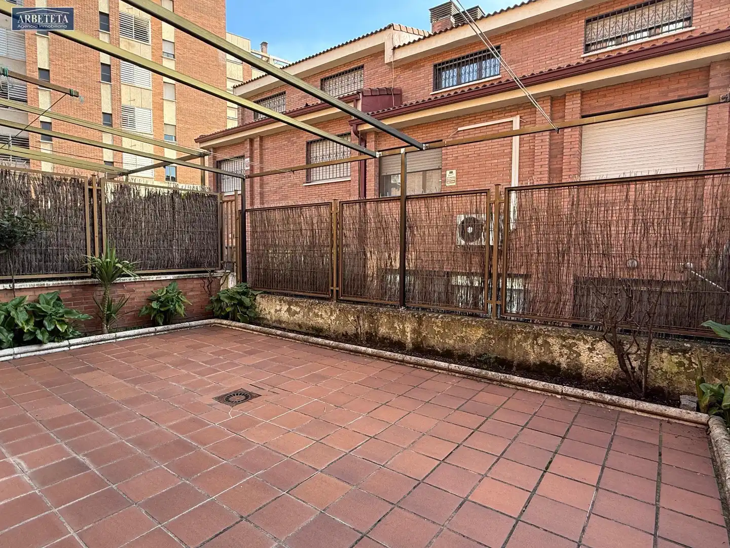 Terrasse von Einfamilien-Reihenhaus zum Verkauf in Guadalajara mit Heizung, Parkett und Terrasse