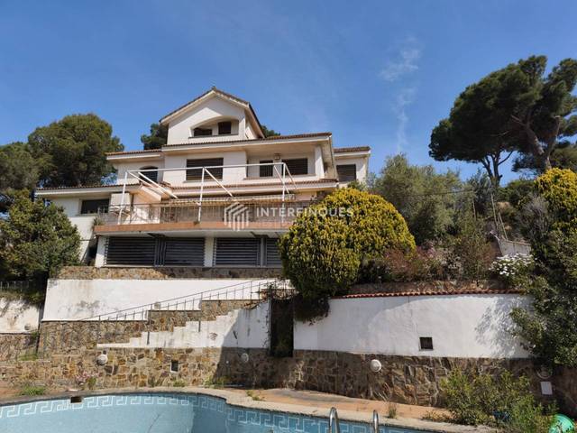 Casa-chalet en Venta en Calle Antoni Gaudí en Sant Fost de Campsentelles