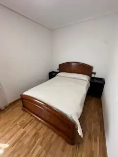 Dormitori de Apartament de lloguer en León Capital  amb Calefacció, Parquet i Terrassa