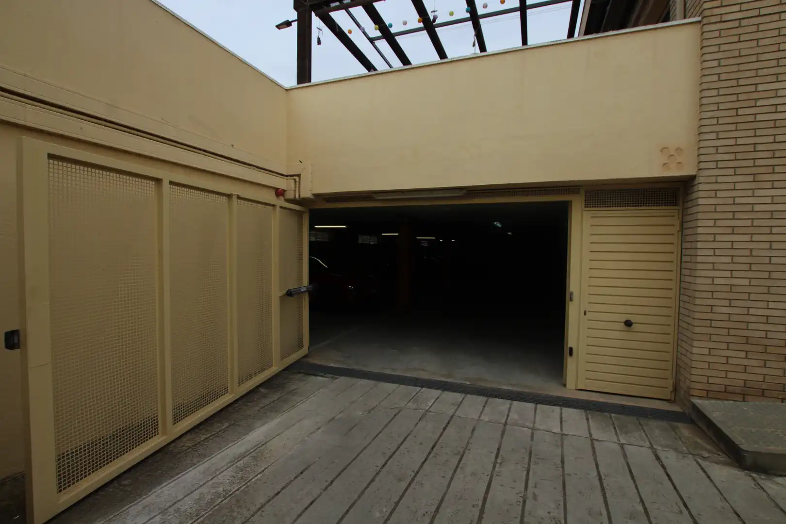 Exterior view of Garage for sale in Cardedeu