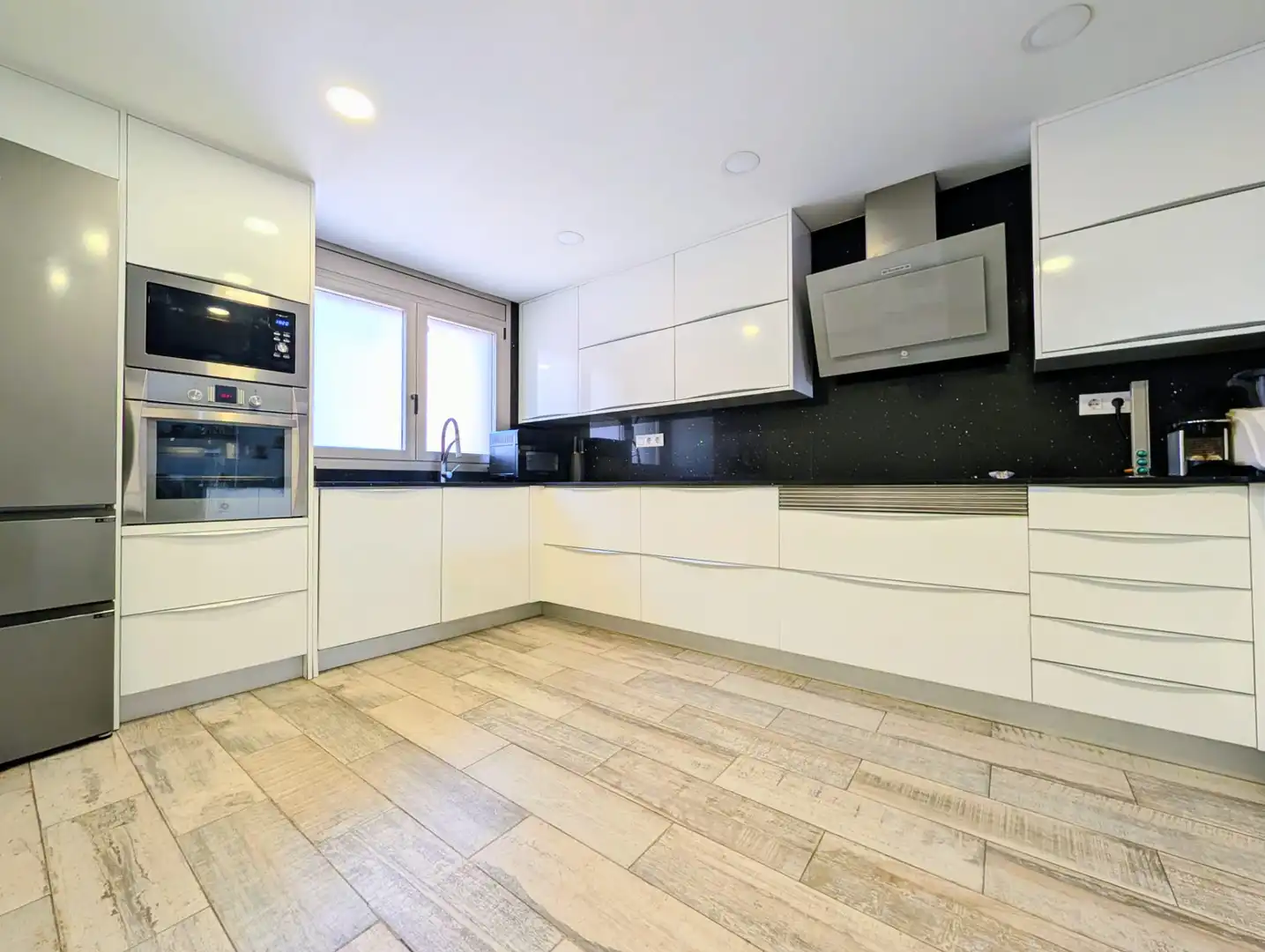 Cocina de Casa adosada en venta en Badalona con Parquet, Terraza y Trastero