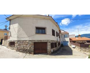 Vista exterior de Casa adosada en venda en Villavieja del Lozoya amb Terrassa