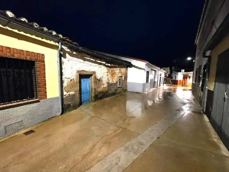 Vista exterior de Local en venta en Oliva de Plasencia