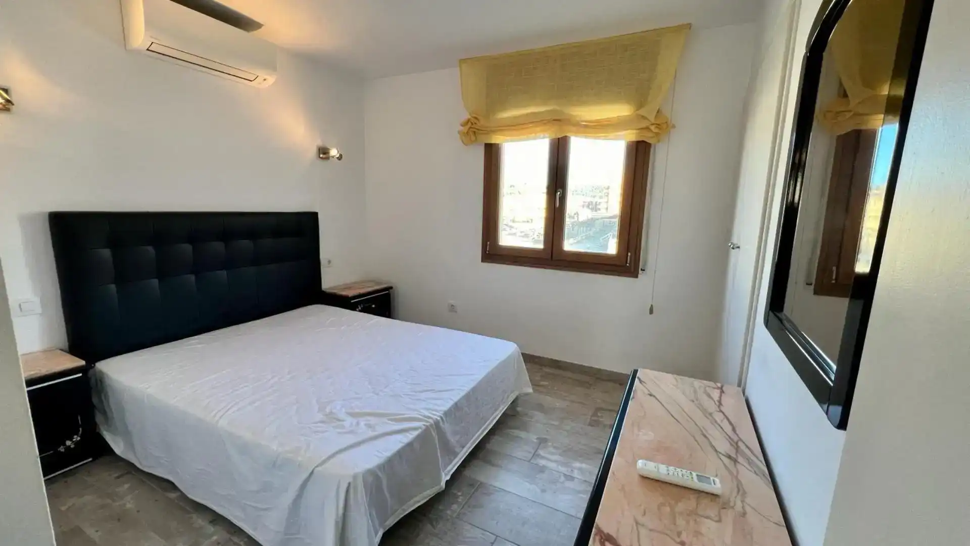 Dormitori de Apartament en venda en L'Estartit amb Aire condicionat i Balcó