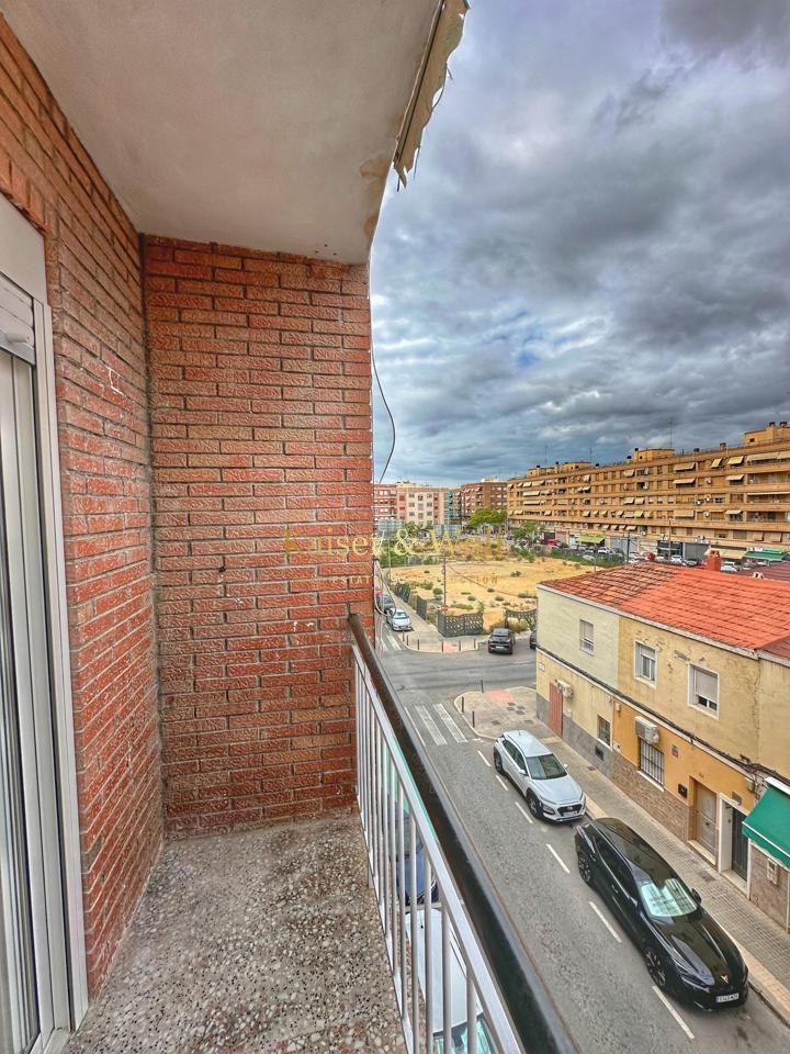 Vista exterior de Piso en venta en Elche / Elx