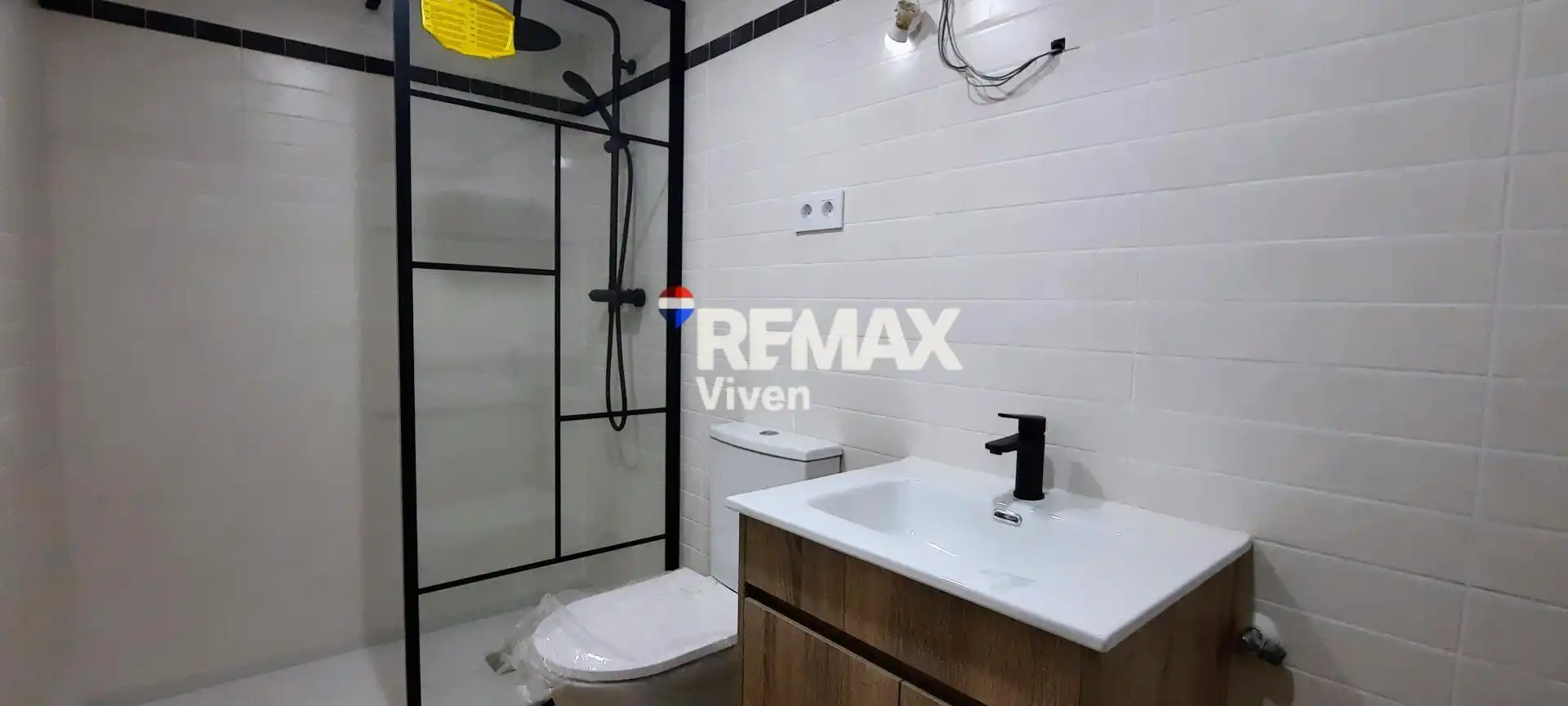 Baño de Planta baja en venta en Vilanova i la Geltrú con Aire acondicionado, Calefacción y Parquet
