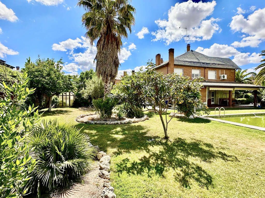 Jardí de Casa o xalet en venda en Griñón amb Aire condicionat, Jardí privat i Traster