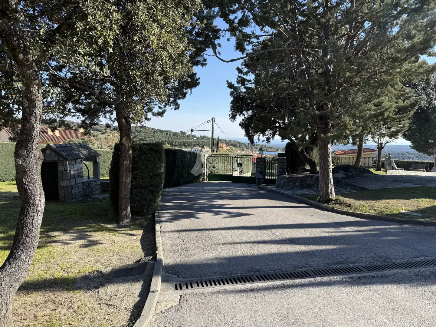 Parkplatz von Wohnung zum Verkauf in Fresnedillas de la Oliva mit Klimaanlage, Heizung und Privatgarten