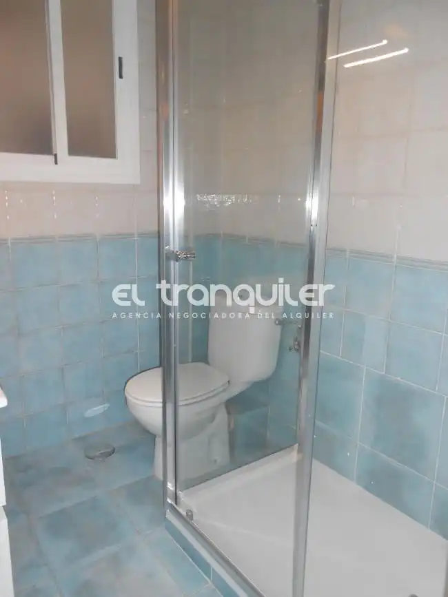 Bathroom of Flat for rent in Madrid  with Parquet flooring, Terrace and Furnished