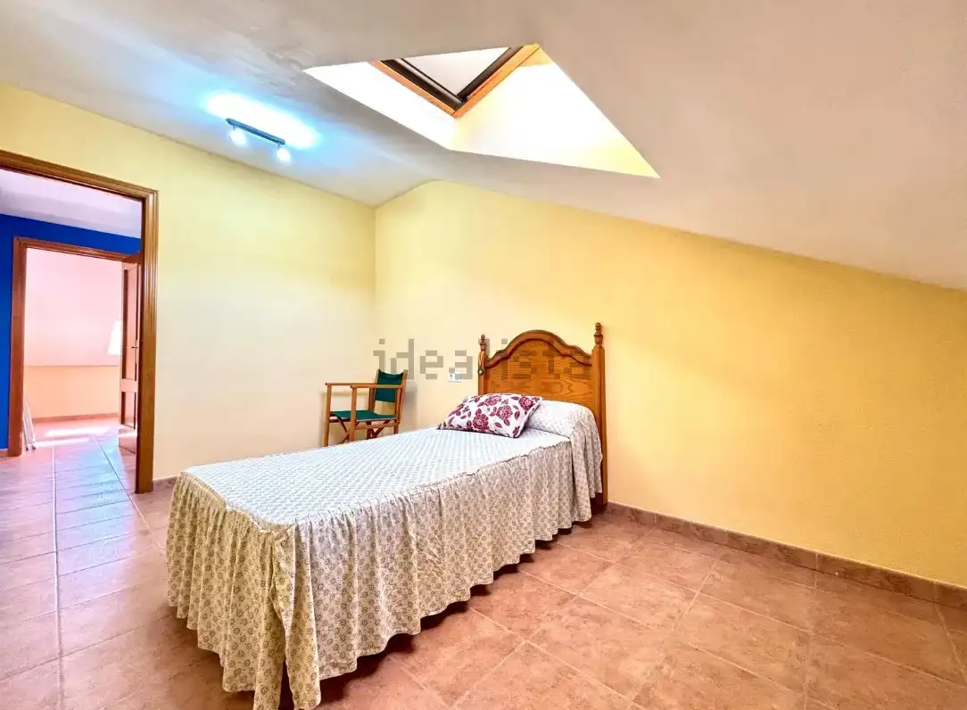Habitación de Casa adosada en venta en Sagunto / Sagunt con Aire acondicionado, Calefacción y Jardín privado