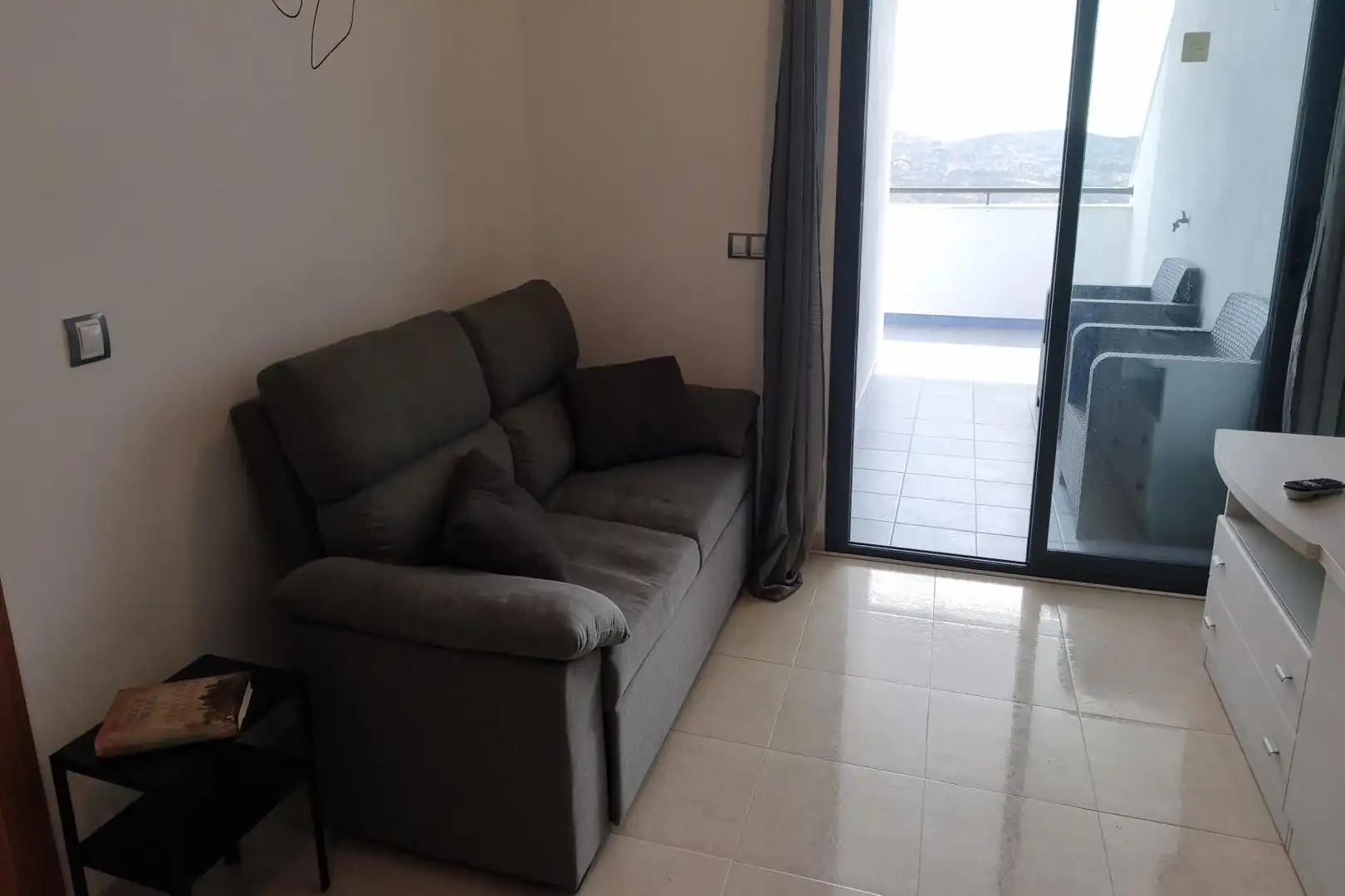 Sala d'estar de Apartament en venda en Vícar amb Aire condicionat, Terrassa i Moblat