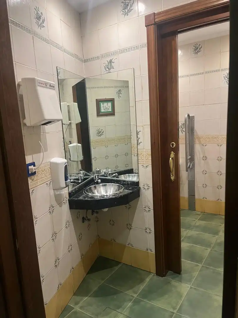 Badezimmer von Geschaftsraum zum Verkauf in Barakaldo  mit Klimaanlage, Möbliert und Alarm