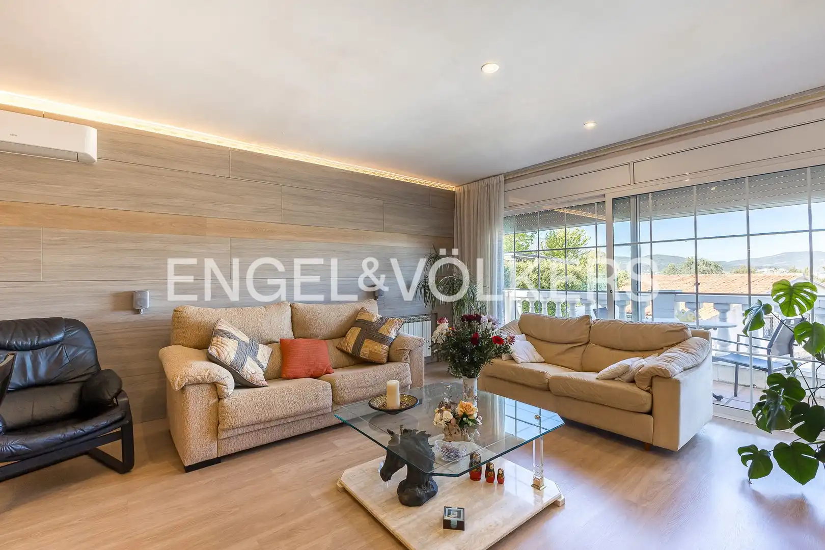 Sala de estar de Casa o chalet en venta en Esparreguera con Aire acondicionado, Calefacción y Jardín privado