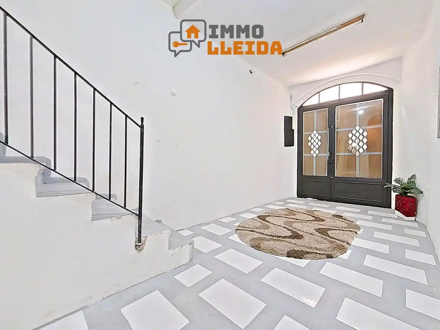 Vista exterior de Casa adosada en venda en Cervera, Lleida