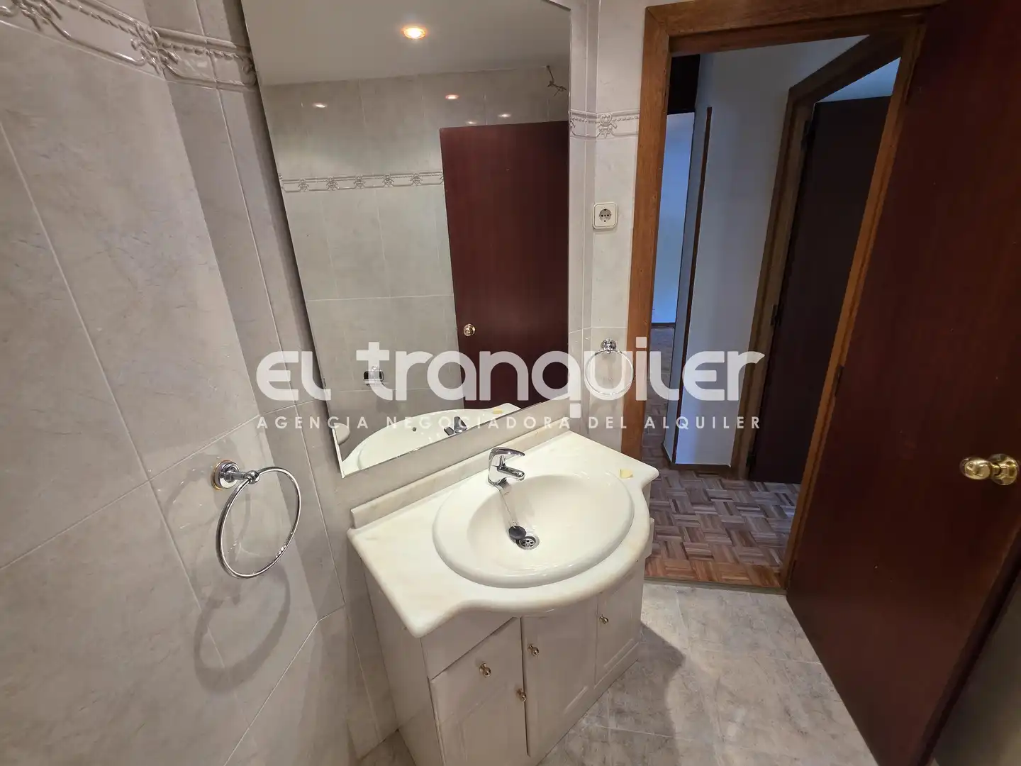 Bathroom of Flat for rent in Madrid  with Air Conditioner, Parquet flooring and Terrace