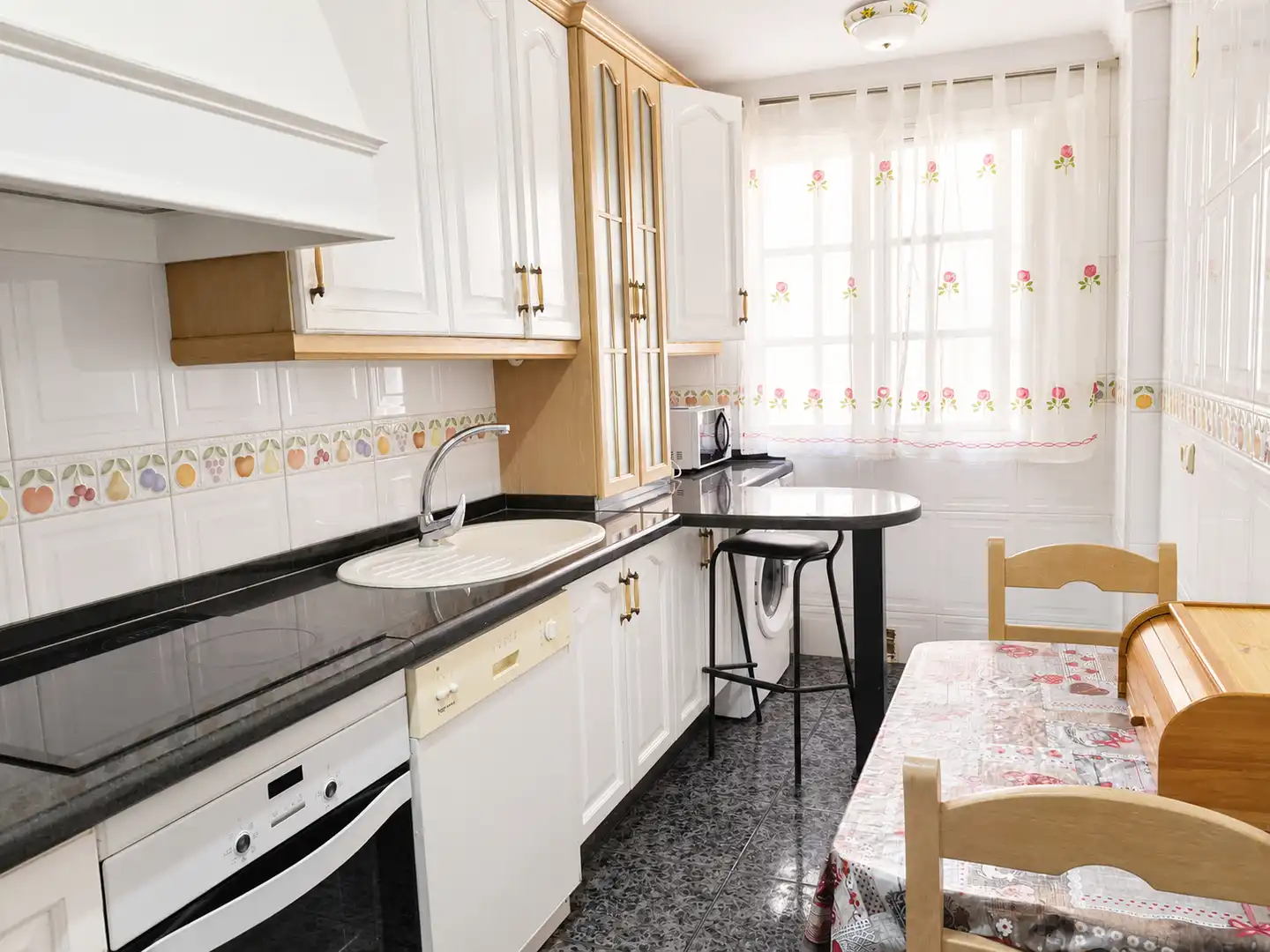 Küche von Wohnung zum Verkauf in Vélez-Málaga mit Klimaanlage und Möbliert