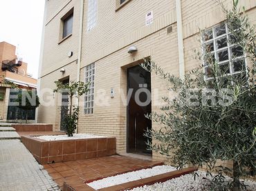 Adossat amb balcó en venda a Horta - Guinardó