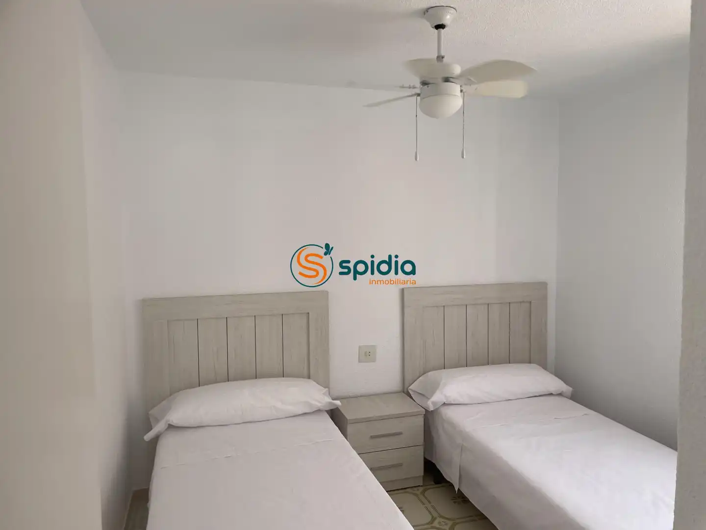 Habitación de Apartamento de alquiler en Águilas con Balcón