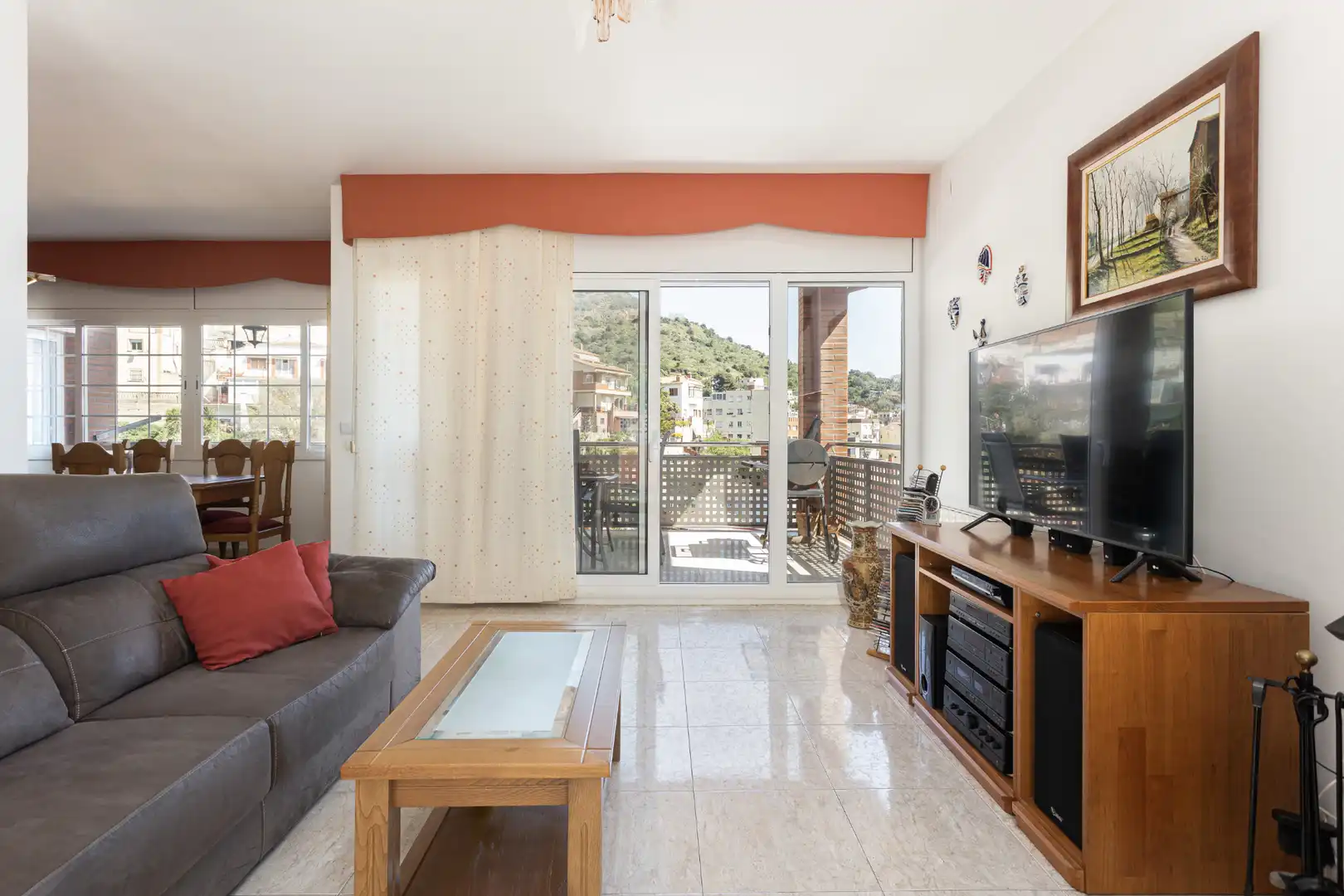 Casa amb terrassa en venda a Carrer de Cànoves