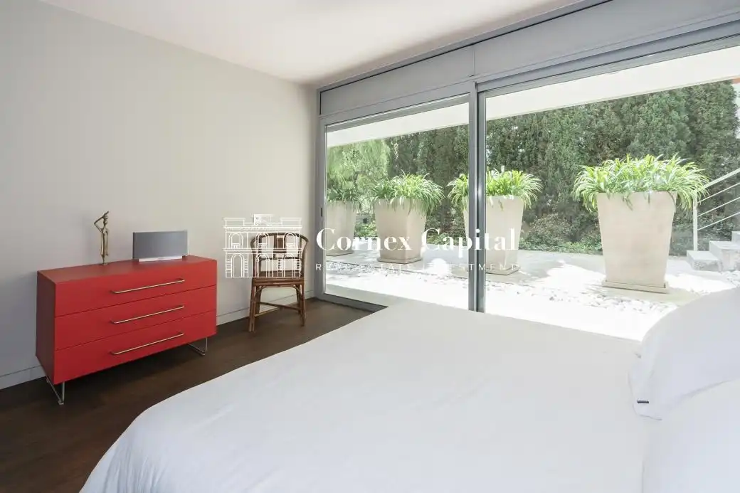 Dormitori de Casa o xalet en venda en Barcelona amb Aire condicionat, Calefacció i Jardí privat