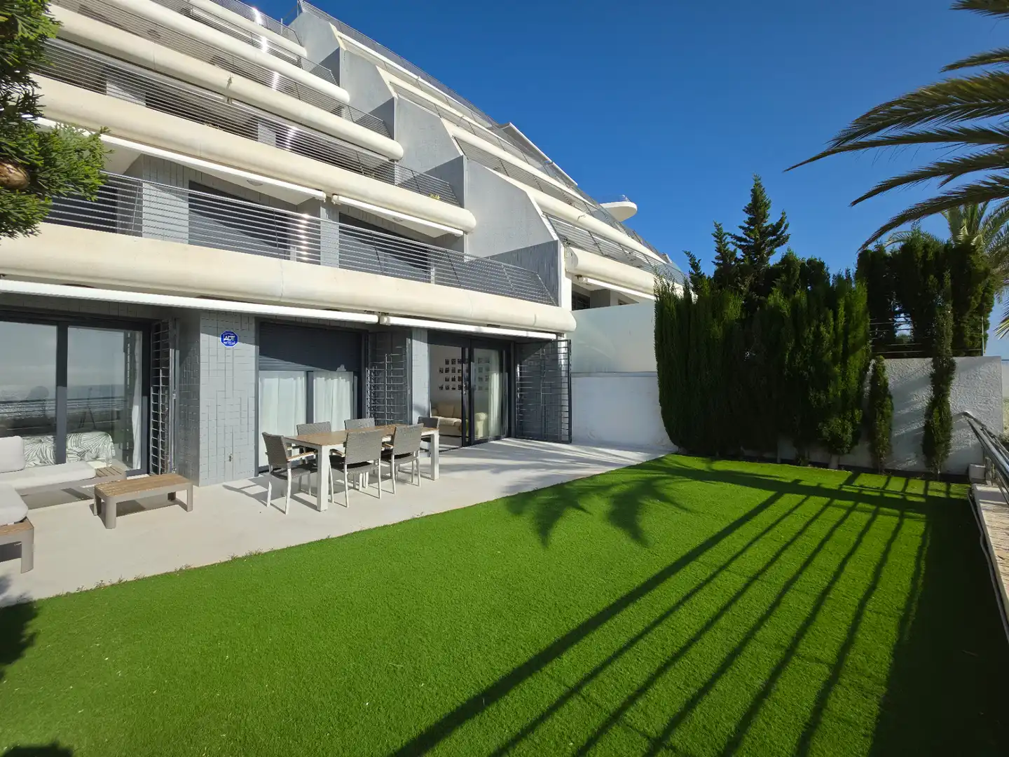 Vista exterior de Planta baixa en venda en Elche / Elx amb Aire condicionat, Calefacció i Jardí privat