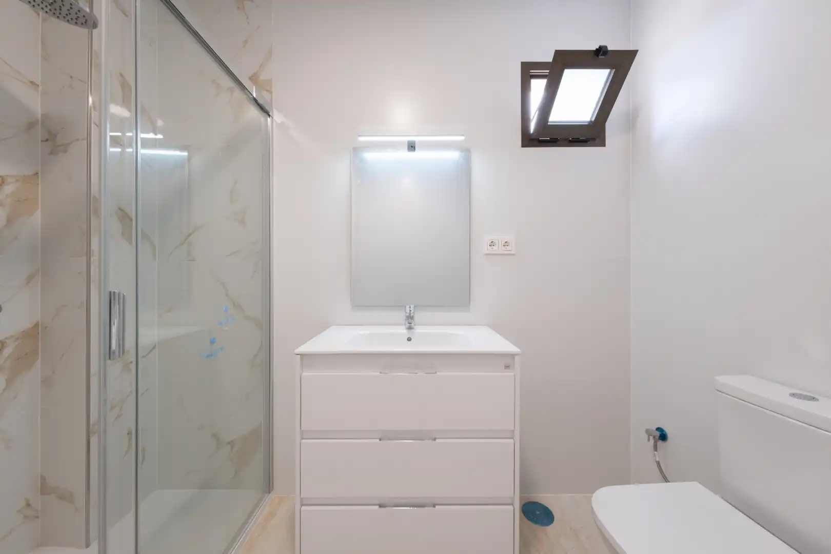 Bathroom of Attic for sale in Las Palmas de Gran Canaria  with Air Conditioner, Terrace and Balcony
