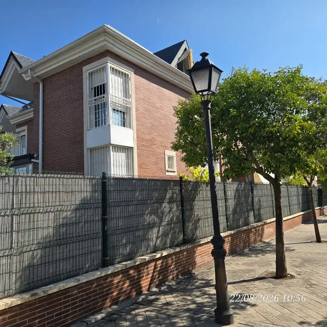 Vista exterior de Casa o xalet en venda en Valdemoro amb Aire condicionat, Piscina i Balcó