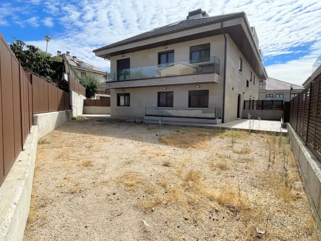 Ground floor for rent in Calle Libertad De La, La Navata