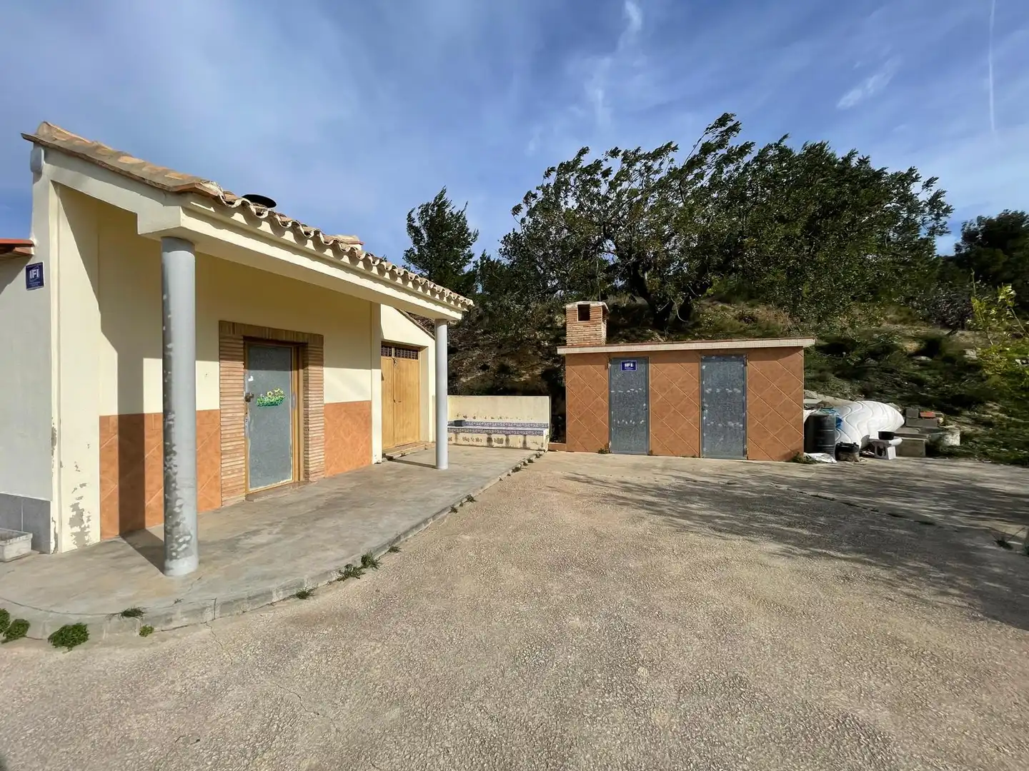 Exterior view of Houses for sale in Buñol, Valencia