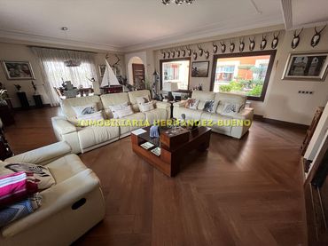 Villa con piscina in vendita a Carbajosa de la Sagrada