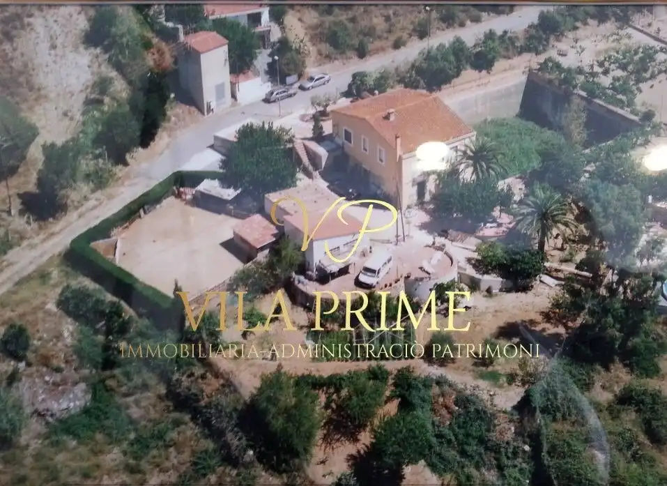 Country house zum Verkauf in Mataró mit Klimaanlage, Heizung und Privatgarten