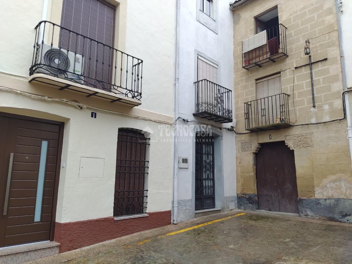 Vista exterior de Casa o xalet en venda en Úbeda amb Aire condicionat, Calefacció i Terrassa