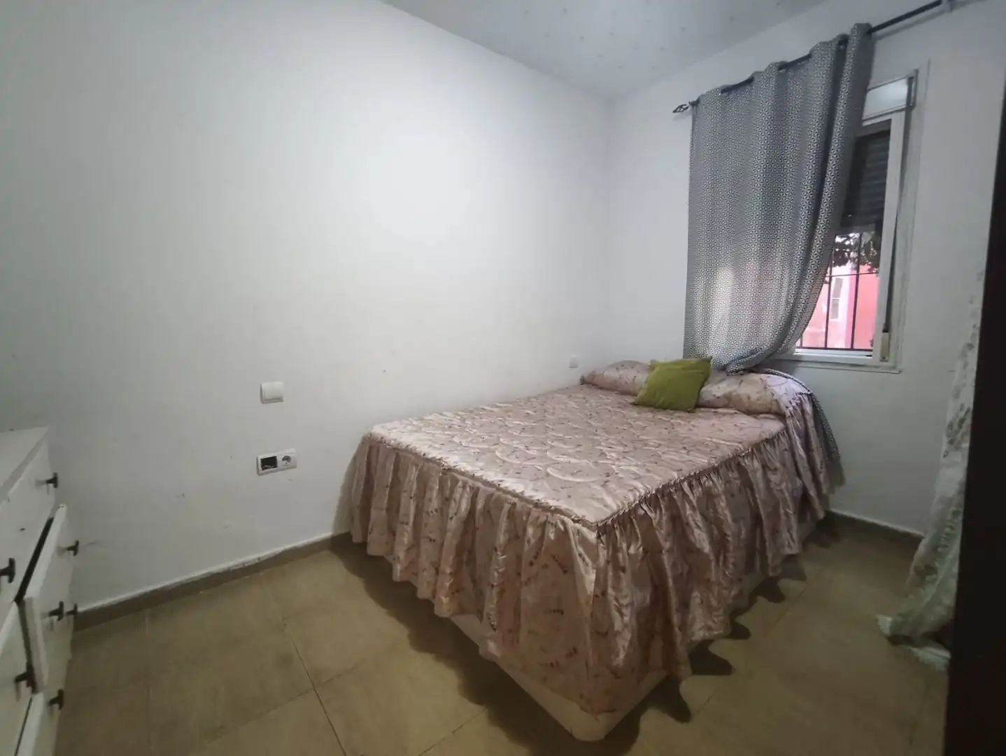 Bedroom of Flat for sale in Sevilla  with Air Conditioner and Furnished