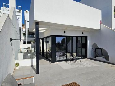 Chalet con piscina en venta en Los Secanos