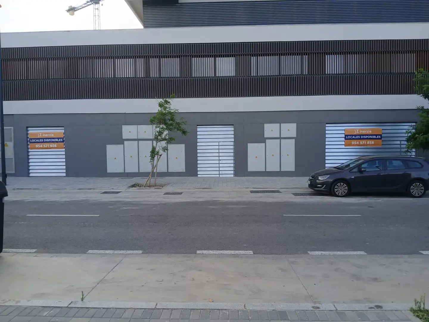 Vista exterior de Local en venda en Sevilla
