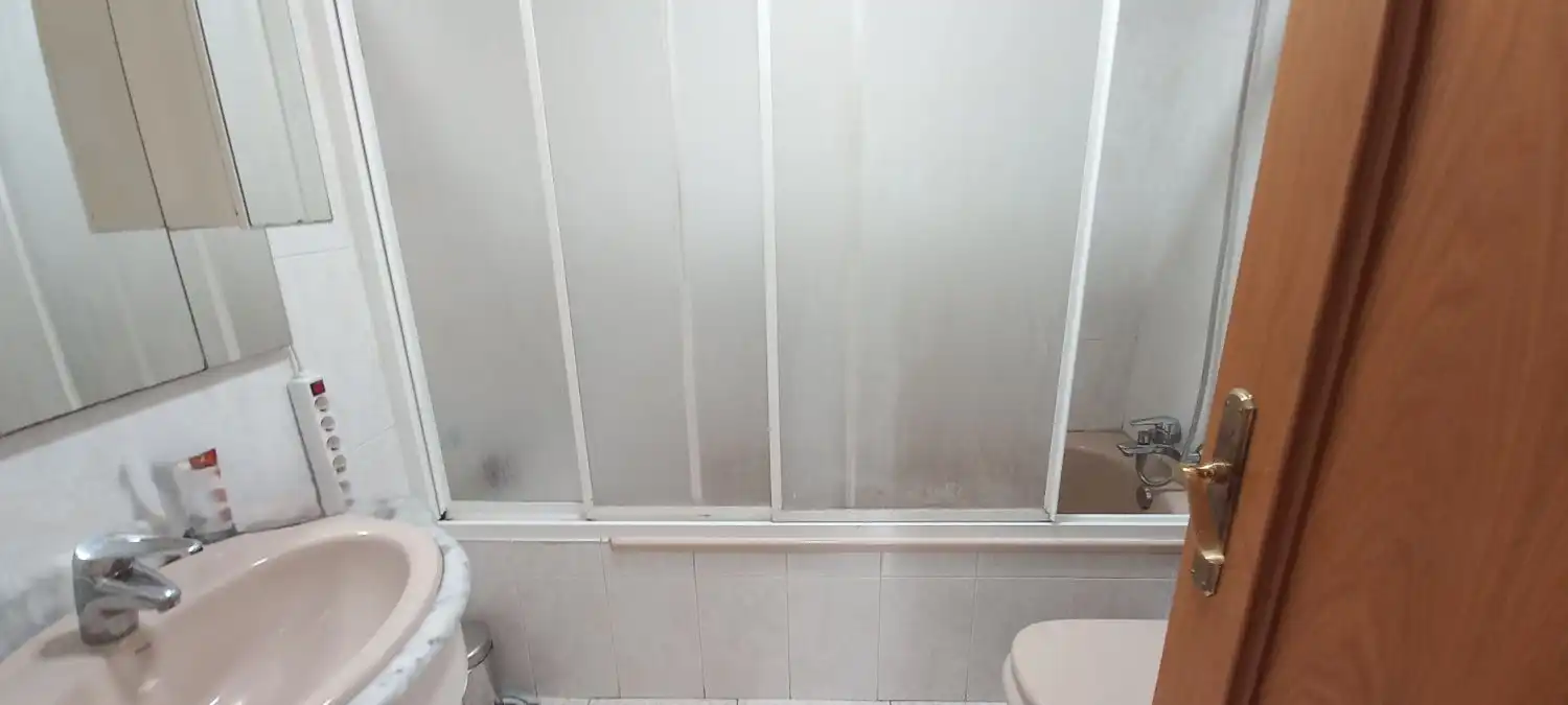 Bany de Casa o xalet en venda en Corbera de Llobregat amb Aire condicionat, Calefacció i Jardí privat