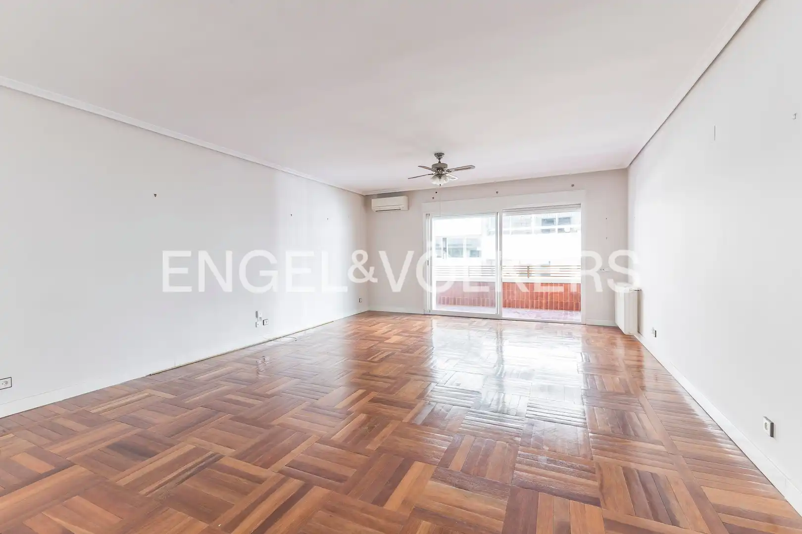 Sala d'estar de Pis en venda en Madrid amb Aire condicionat, Calefacció i Terrassa